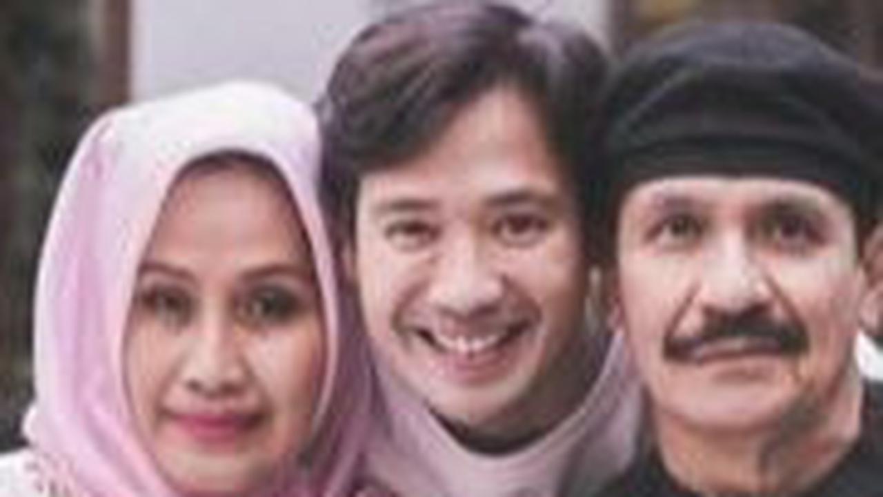 Potret Tarra Budiman Bersama Ayah yang Menjadi Sopir Taksi Online: Saya Merasa Bangga pada Beliau