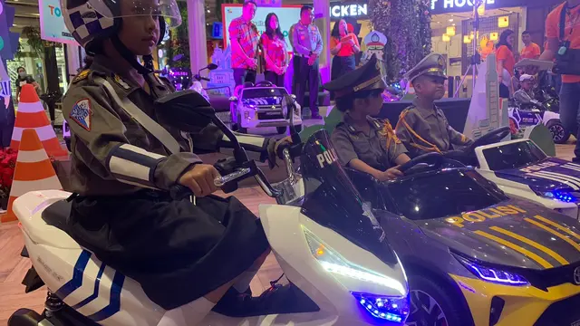 Toys Kingdom secara eksklusif meluncurkan tiga model yang terdiri dari satu motor dan dua mobil bertenaga aki, yang diproduksi secara lokal oleh PMB Toys.