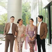 Maudy Ayunda baru saja mengunggah beberapa potret terbaru dirinya dan keluarga menghadiri pernikahan. [Foto: Instagram/maudyayunda]