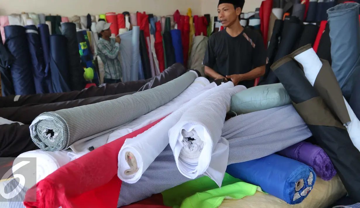 Kementerian Perindustrian optimistis kinerja industri tekstil dan produk tekstil nasional akan gemilang seiring pertumbuhan ekonomi nasional tahun ini yang berpotensi terus membaik. (Liputan6.com/Angga Yuniar)