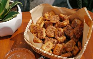 Ilustrasi Pisang Goreng Kembung Credit: Pexels.com/Nguyendesigner