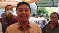 Mantan Wali Kota Kendari Adriatma Dwi Putra, bebas dari lapas usai menjalani tahanan 4 tahun penjara terkait kasus korupsi.(Liputan6.com/Ahmad Akbar Fua)