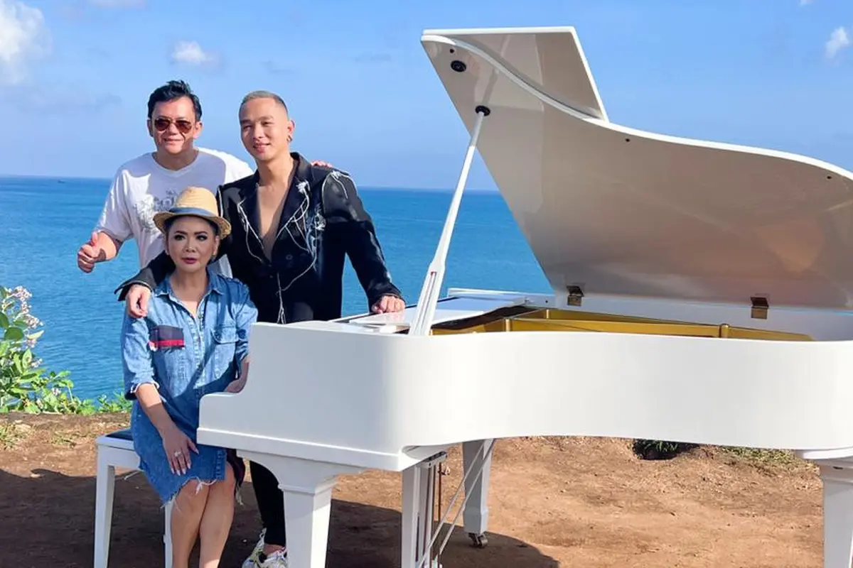 Vina Panduwinata merilis single yang diberi judul Selalu Cinta