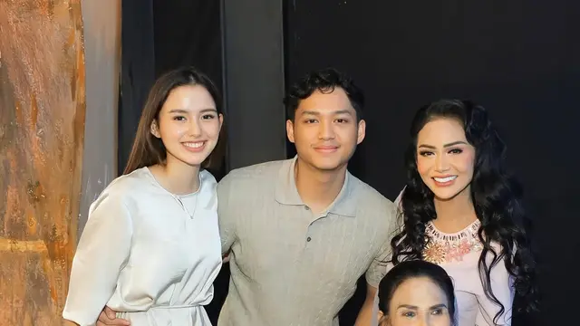 Parade Kaftan dari Kris Dayanti hingga Amora Lemos Saat Bukber Keluarga Besar