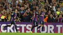 <p>Penyerang Barcelona, Ansu Fati (tengah) berselebrasi dengan rekan setimnya usai mencetak gol ke gawang Villareal pada pertandingan lanjutan La Liga Spanyol di stadion Camp Nou di Barcelona, Spanyol, Jumat (21/10/2022). Barcelona menang atas Villareal 3-0. (AP Photo/Joan Monfort)</p>