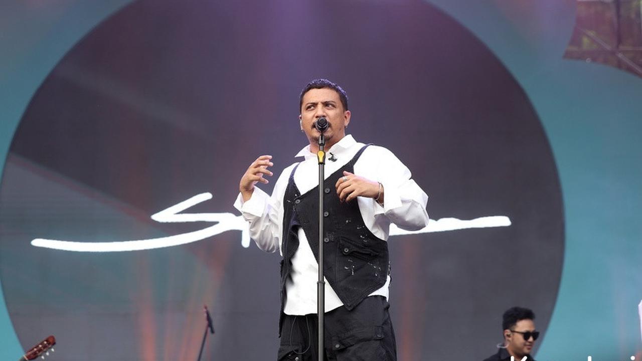 Lagu-lagu Sal Priadi dikenal memiliki keunikan tersendiri, dengan pesan-pesan yang selalu menyentuh hati pendengarnya.<br><br>