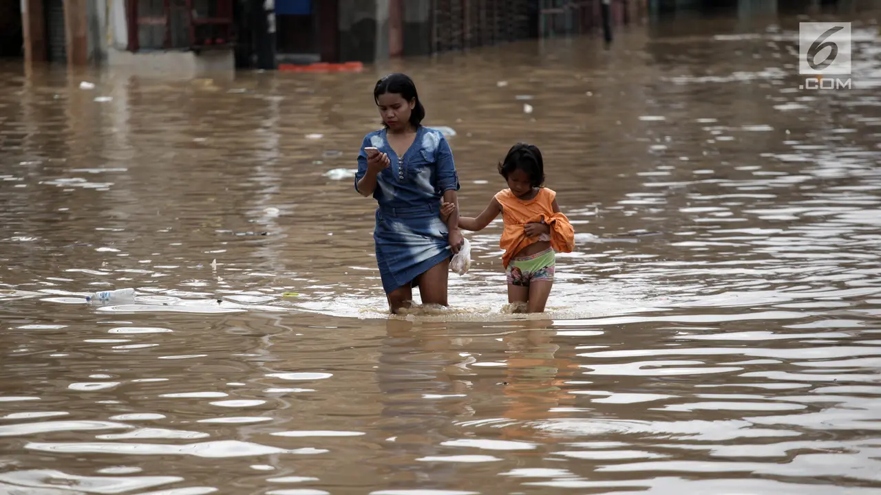 Debit Kali Ciliwung Tinggi, Jalan Jatinegara Tergenang Banjir