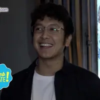 Dimas Anggara beli cokelat untuk dimakan sendiri, bukan untuk kado hari valentine. 