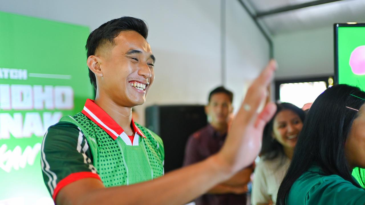 Rizky Ridho Main Bareng 2 Bocah Putri, Buah Kampanye Sepak Bola Inklusif