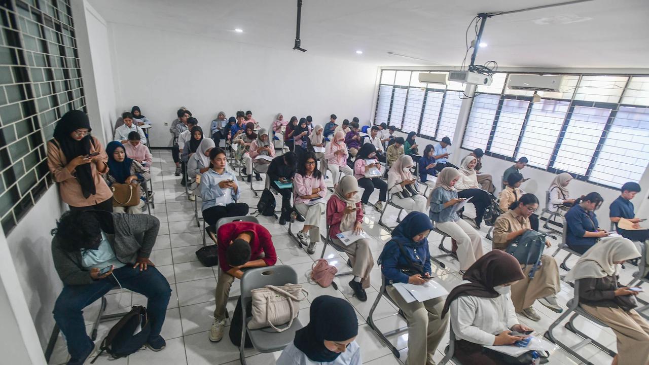 FOTO: Antusias Peserta Ikuti UTBK SNBT 2026 di Kampus UPN Veteran Jakarta