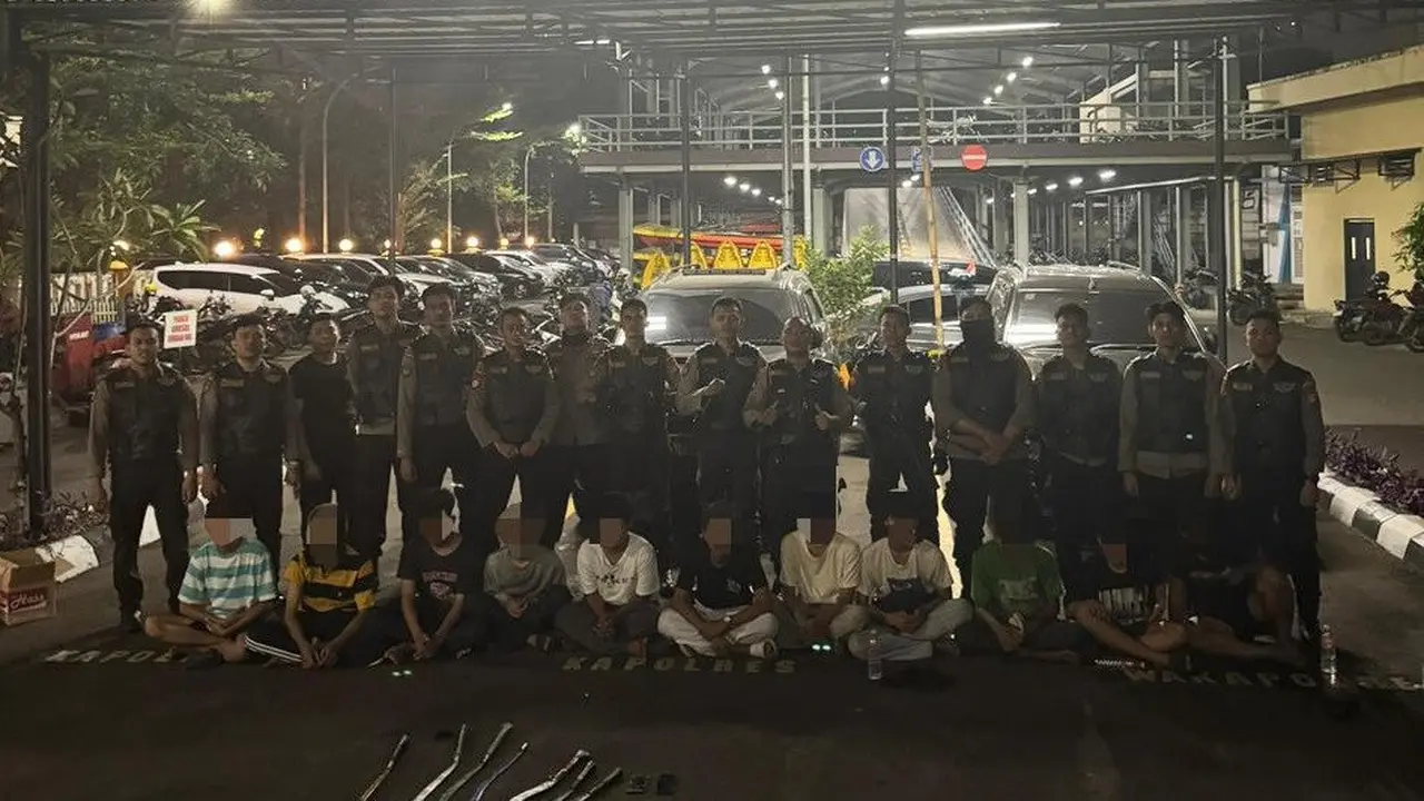 Tim Patroli Perintis Presisi Polres Metro Jakarta Pusat mengamankan 15 pelajar tawuran di Jakarta.