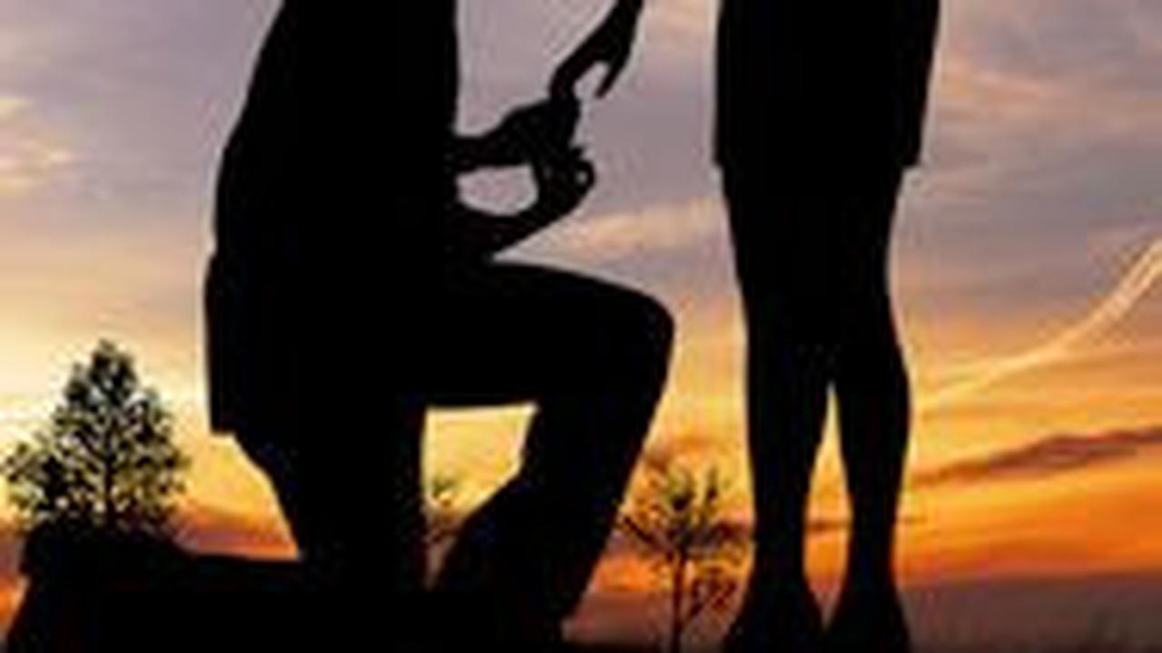 50 Kata-Kata Melamar Wanita Tercinta yang Romantis & Bikin Luluh