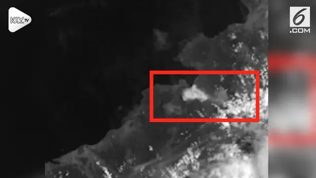 Satelit Himawari-8 sempat mengabadikan detik-detik gunung Soputan meletus.