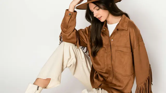 10 Tips Pakai Celana Putih Agar Tidak Menerawang untuk Tampil Percaya Diri