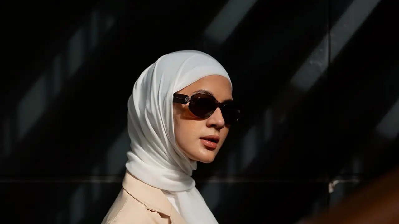 Inspirasi Gaya Hijab Paula Verhoeven yang Stylish dan Kekinian