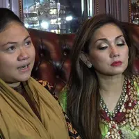 Olivia Nathania, putri Nia Daniati mencoba tabah setelah anaknya yang lahir prematur meninggal dunia.