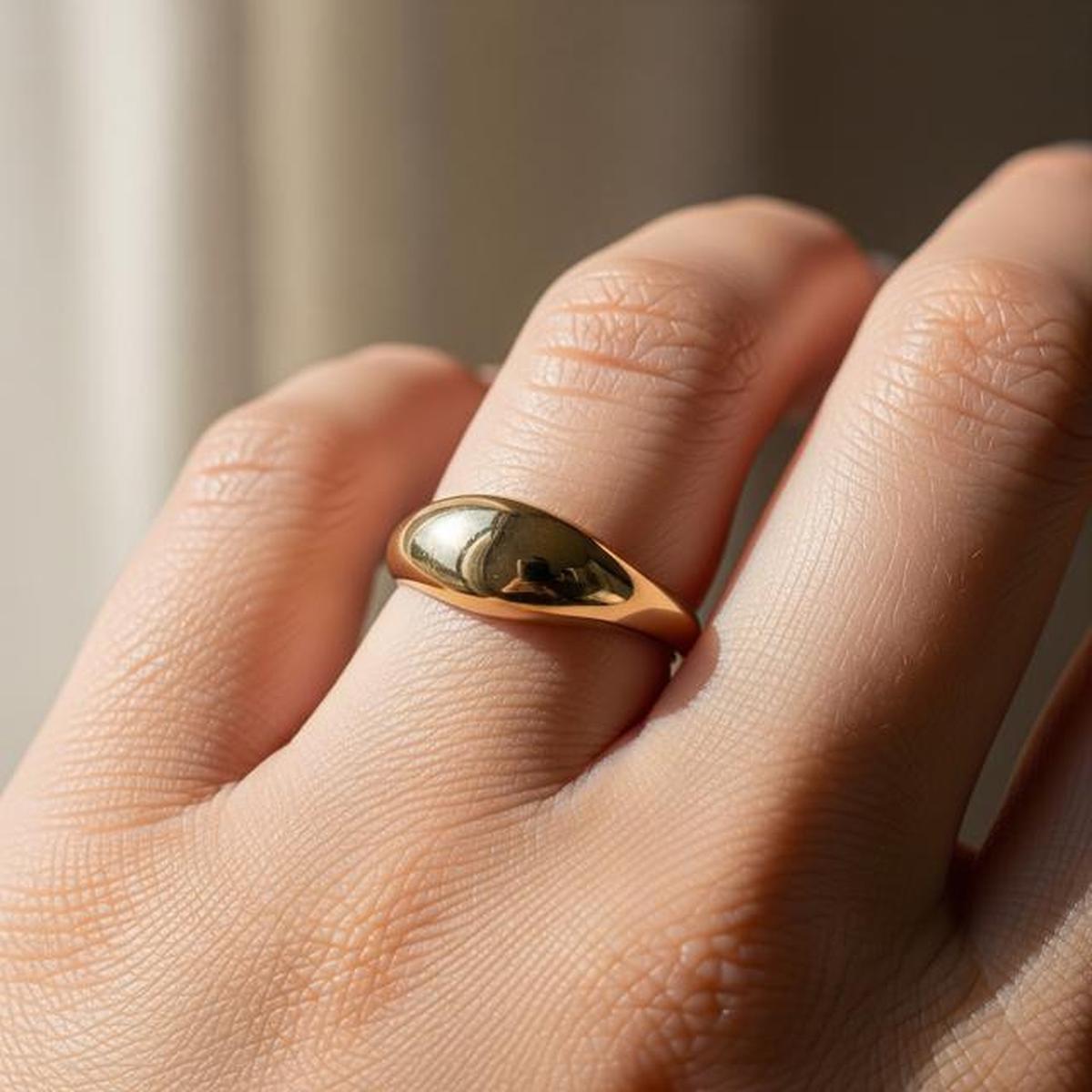 7 Model Cincin Emas yang Cocok untuk Tangan Gemuk, Bikin Jari Terlihat Proporsional