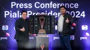 <p>Ketua umum PSSI, Erick Thohir (kiri) bersama Ketua Steering Committee (SC) Piala Presiden 2024, Maruarar Sirait saat membuka trofi Piala Presiden 2024 dalam konferensi pers yang berlangsung di SCTV Tower, Senayan, Jakarta, Senin (15/07/2024). (Bola.com/Bagaskara Lazuardi)</p>