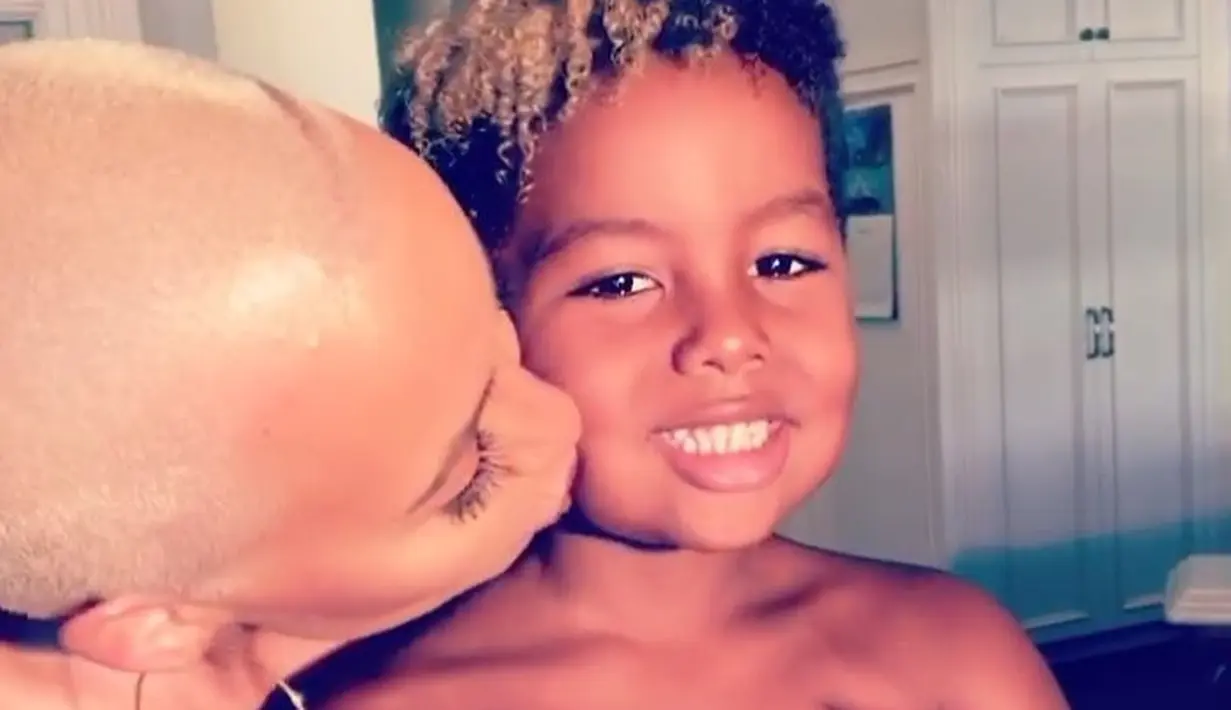 Anak Amber Rose, Sebastian, diejek oleh netizen usai dirinya mendapakan tiket konser VIP dari idolanya, Taylor Swift.  (instagram/amberrose)