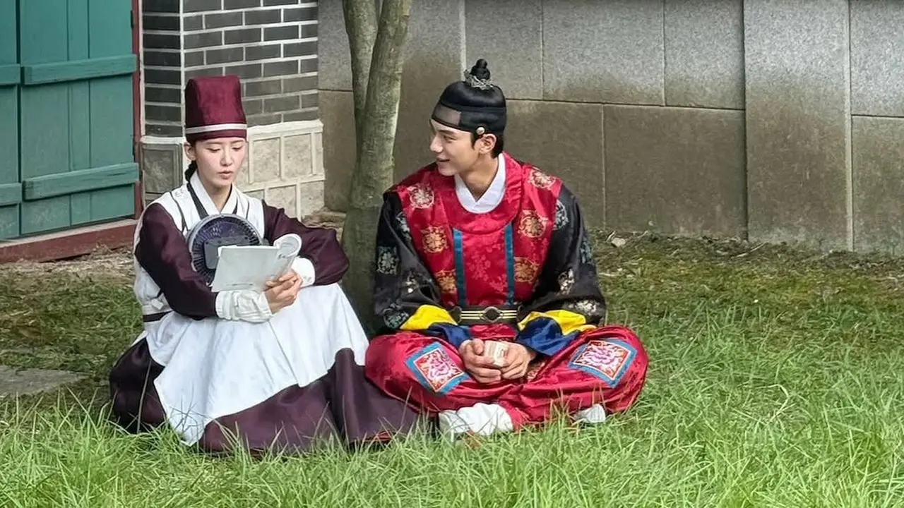 Lee Chae Min dan Im YoonA di balik layar drakor Bon Appétit, Your Majesty. (Instagram/ Lee Chae Min dan Im YoonA di balik layar drakor Bon Appétit, Your Majesty. (Instagram/l.c.m____)