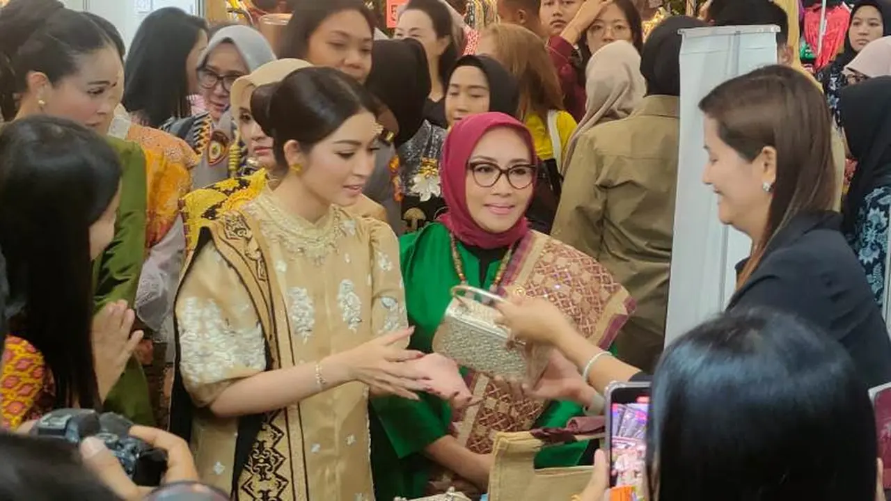 Selvi Ananda Dapat Sambutan Hangat Usai Buka Bazar Amal WIC 2024