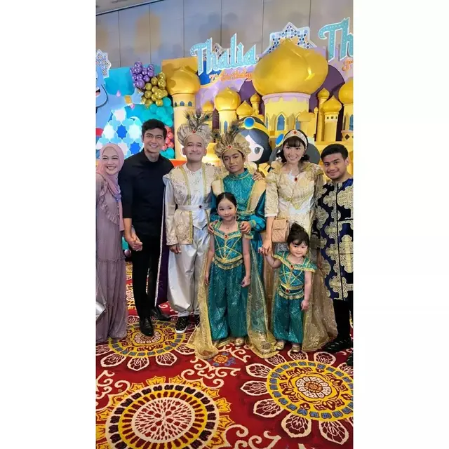 Pesta Ulang Tahun Thania dan Thalia Putri Ruben Onsu Bertema Aladdin (Foto: Instagram @thericisbksi_28)