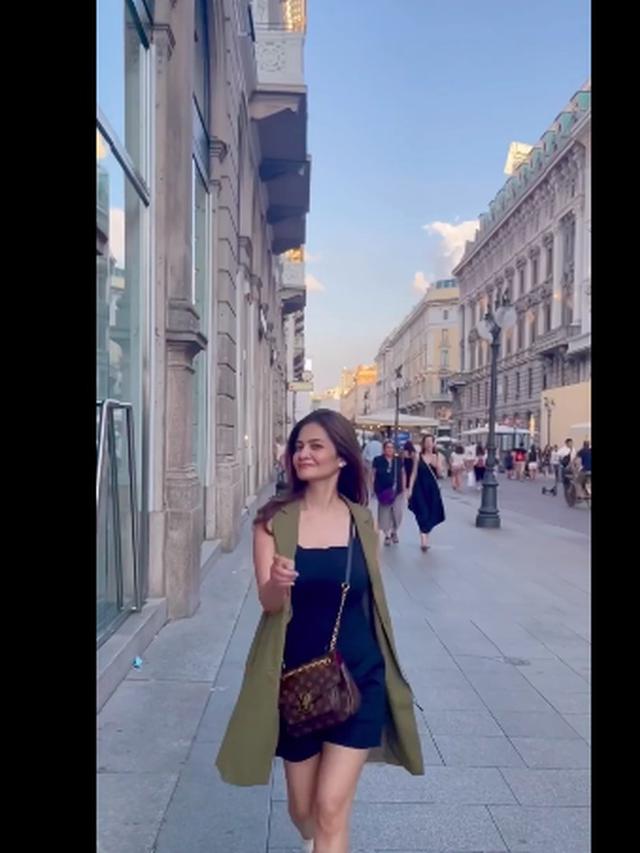 5 Potret OOTD Cut Tari Liburan di Eropa, Tampil Awet Muda dengan Boots ...