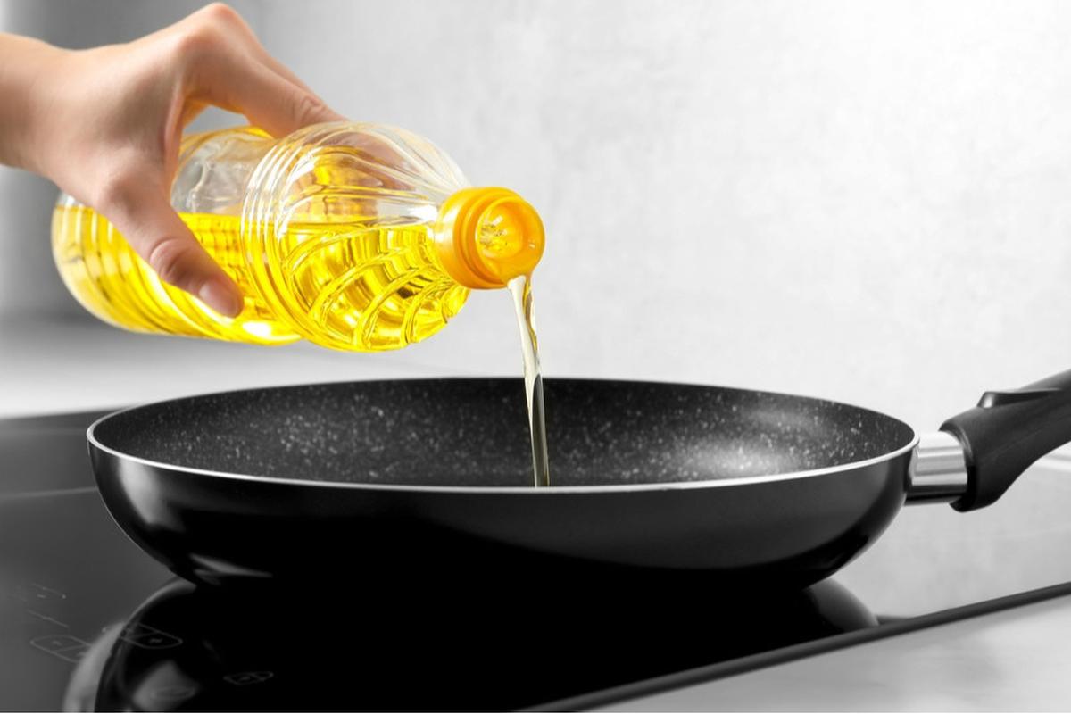 4 Tips Mudah Menyimpan Minyak Goreng Bekas Biar Aman dan Awet