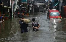 Banjir Rob Kembali Rendam Kawasan Muara Angke Jakarta Utara Tutup Jalur Utama ke Pelabuhan