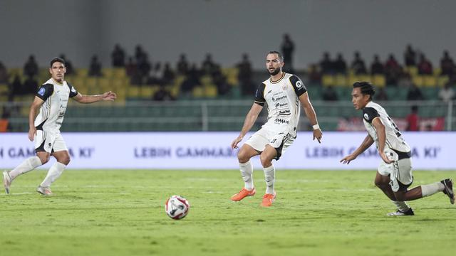 Jordi Amat, Rayhan Hannan, Van Basty Sousa - Persija di BRI Super League 2025/2026