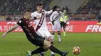 Gelandang AC Milan Juraj Kucka saat mencetak gol ke gawang Torino (AP Photo/Antonio Calanni)
