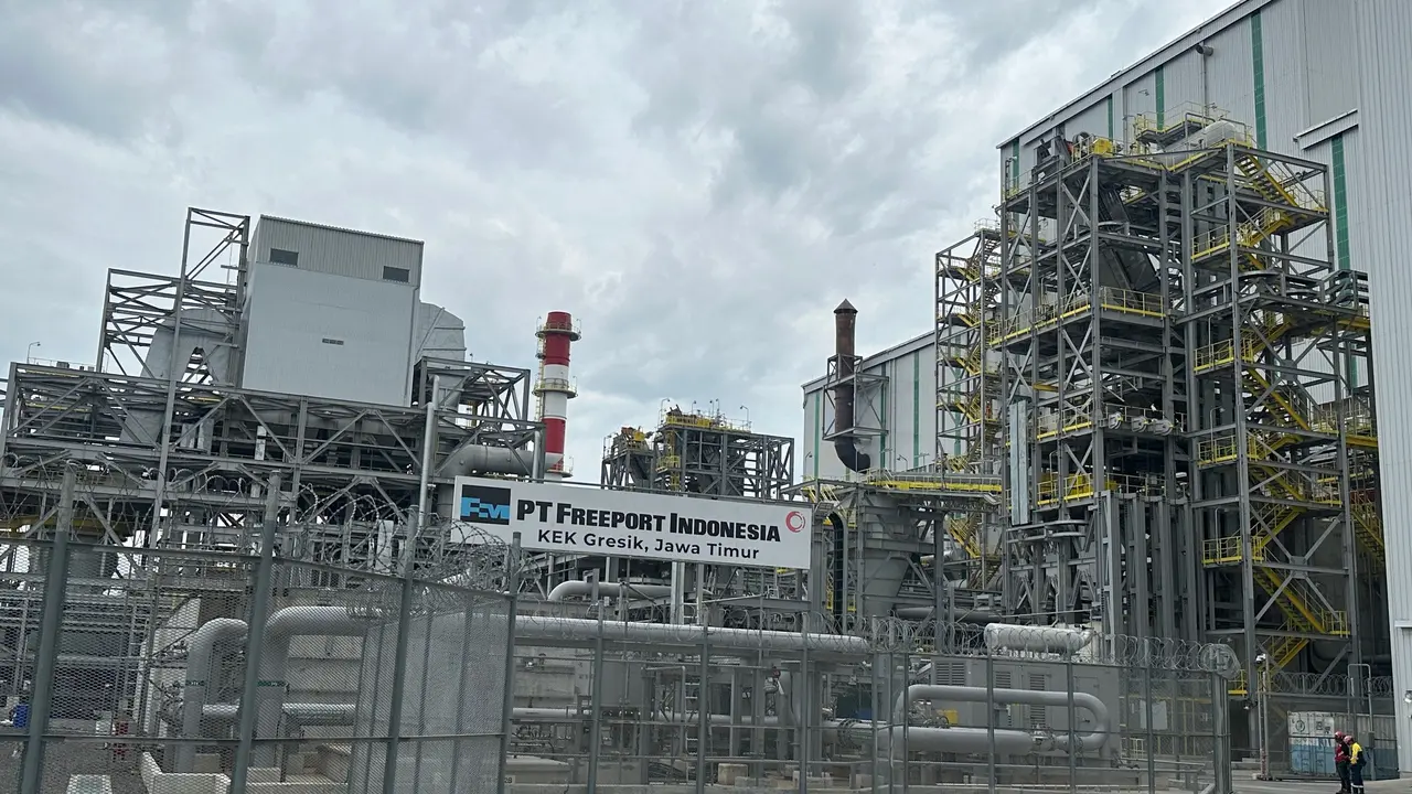 Pabrik pemurnian logam mulia atau emas PT Freeport Indonesia di Gresik, Jawa Timur.