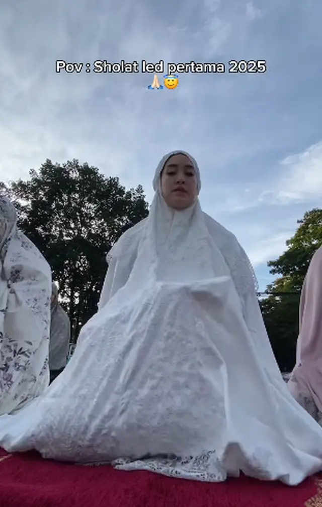 7 Potret Elma Agustin rayakan Lebaran pertama sebagai mualaf, penuh kebahagiaan