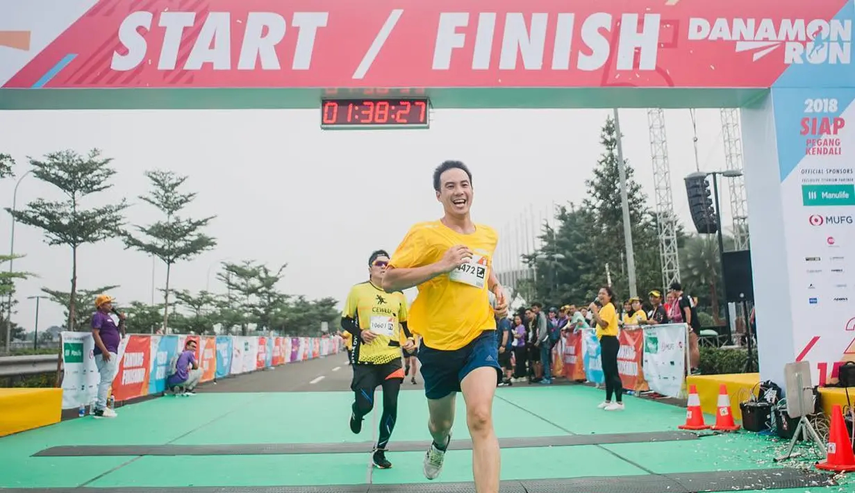 Daniel Mananta mengatakan meskipun maraton menyiksa dirinya karena setelah melakukan hal itu ia merasa kelelahan. Namun ia mengaku selalu enjoy melakukan hobinya tersebut. Bahkan sekarang ia hampir setiap hari lari 10 kilometer. (Liputan6.com/IG/@vjdaniel)