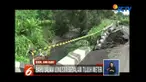 Akibat hujan deras, pengendara khawatir adanya longsor susulan yang terjadi di jalan raya Cibereum, Kota Bogor.