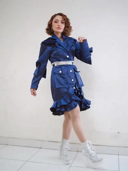 Begitu juga ragam pilihan desainer memperkaya penampilannya yang selalu out of the box  (Instagram @sitibadriahh)