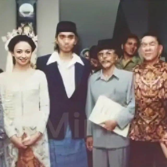 6 Potret Lawas Pernikahan Duta dan Eross Sheila On 7, Digelar Sederhana