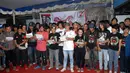 Puluhan Slankers yang mewakili setiap cabang se-Indonesia menyanyikan lagu dukungan kepada Jokowi-JK, Jakarta, Kamis (26/6/14). (Liputan6.com/Miftahul Hayat)