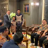 Pimpinan DPR Temui Raihan, Bocah Lampung yang Panjat Tiang Bendera saat HUT RI