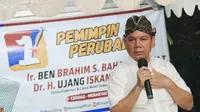 Simbol Dukungan, Warga Jawa Kalampangan Beri Blangkon untuk Ben Bahat