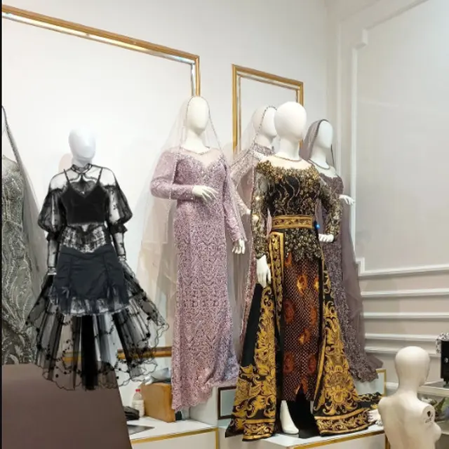 6 Editan Patung Manekin Pakai Baju Ini Kocak Tapi Rapi, Bisa Bikin Terkecoh