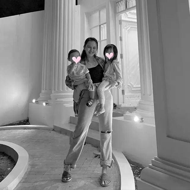 Istri Hamil Anak Ketiga, Ini 6 Potret Eza Gionino dan Meiza Aulia Asuh Buah Hatinya