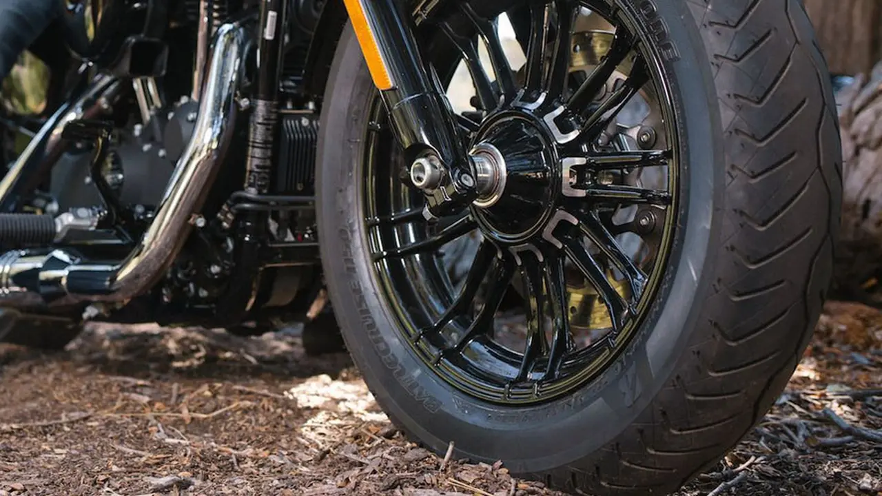 Ilustrasi ban sepeda motor (Young Choppers)