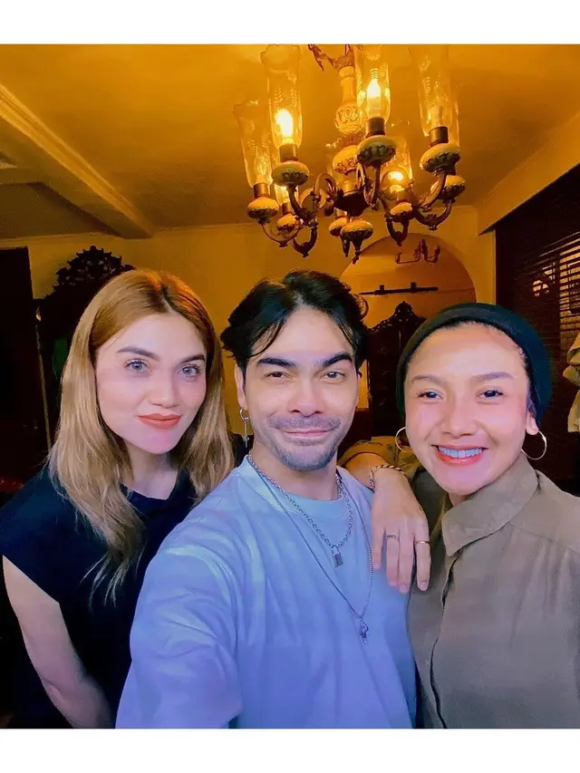 Pernah Dikabarkan Dekat, Ini 6 Potret Persahabatan Cita Citata dan Kiki Rizky