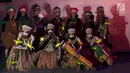 Masyarakat Papua berpose sebelum pentas Papua Adalah Kita di halaman Taman Museum Fatahillah, Kota Tua Jakarta Barat, Jumat (6/9/2019). Pentas yang digelar Forum Komunikasi Kota Jakarta Barat mengusung Papua Adalah Kita Bersatu Merajut Indonesia. (Liputan6.com/Johan Tallo)