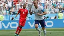 Pemain Inggris Harry Kane melakukan selebrasi usai membobol gawang Panama dalam pertandingan Piala Dunia 2018 di Nizhny Novgorod Stadium, Rusia (24/6). (AP/Antonio Calanni)