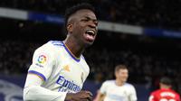 Vinicius Junior. Pemain asal Brasil ini didatangkan dari Flamengo pada awal musim 2018/2019. Ia terlebih dahulu memperkuat Real Madrid Castilla selama setengah musim. Awal musim ini dirinya menjelma jadi andalan Los Blancos dengan 11 golnya dari 20 laga. (AP/Manu Fernandez)
