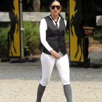 Nabila Syakieb salah satu artis  yang populer pada tahun 2000-an hingga belasan. Namanya populer berkat sinetron pertamanya berjudul Cinta SMU berperan sebagai putri. Setelah menikah dengan Reshwara Argya Radinal, perlahan mengurangi kegiatannya syuting. [Foto:  Bambang E Ros/Fimela.com]