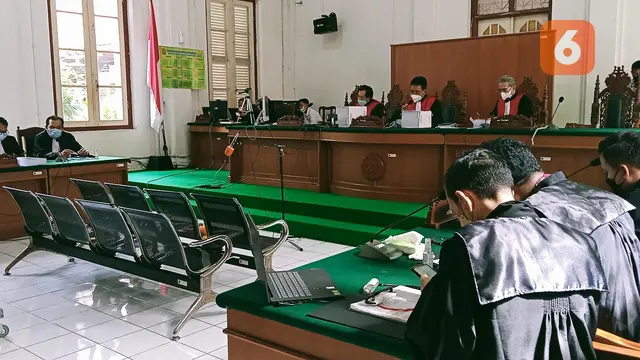 KPK Tuntut Gubernur Sulsel nonaktif Nurdin Abdullah 6 tahun penjara (Liputan6.com/ Eka Hakim)
