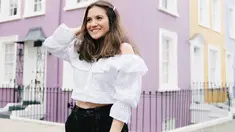 Pemilik nama lengkap Marsha Elizabeth Aruan ini memang selalu tampil memesona di berbagai kesempatan. Ia selalu cocok mengenakan busana apapun, bahkan berwarna terang sekalipun. Seperti kali ini, ia terlihat cantik saat pakai baju sabrina berwarna putih. (Liputan6.com/IG/@aruanmarsha)